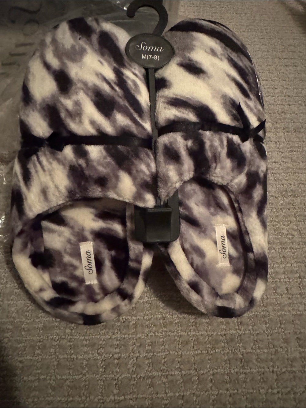 NWT Soma Plush Tie-Dye Black and White Slipper - size 7/8